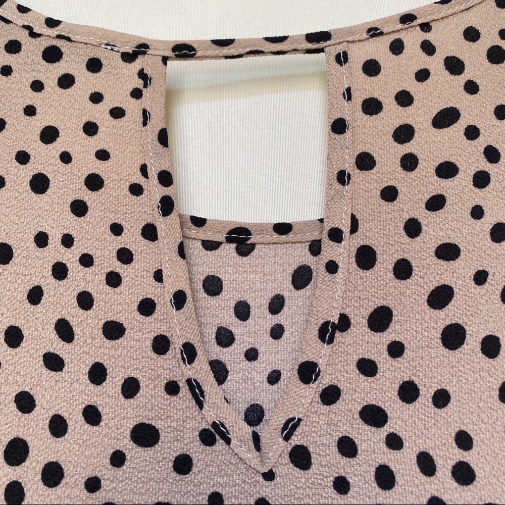 Kiera Keyhole Back Blouse - Picture 2 of 5